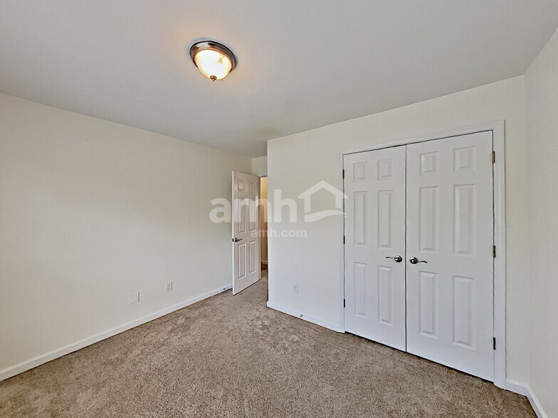 Building Photo - 10087 Harmon Springs Dr