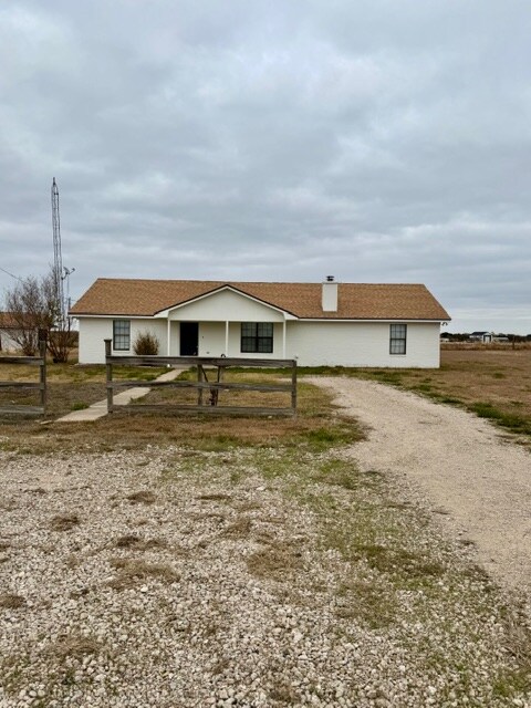 Building Photo - 689 Birdie Ln