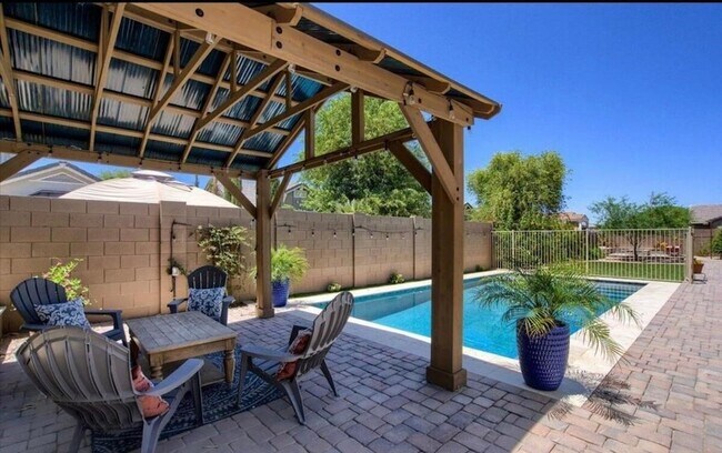 Building Photo - 7904 S 29th Pl