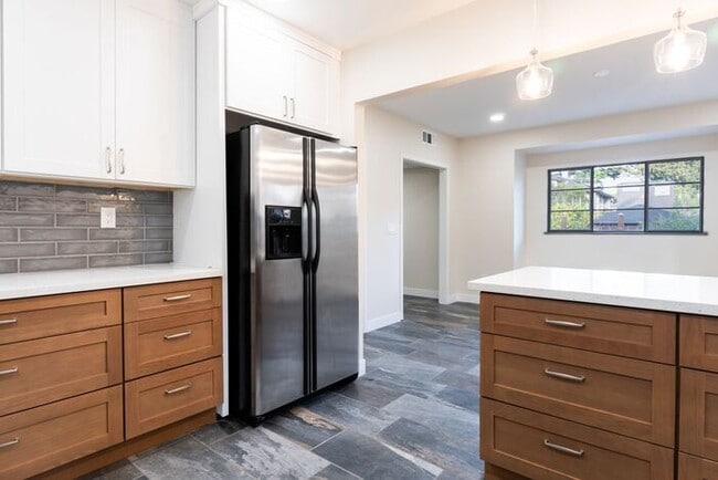 Building Photo - Thoughtfully Updated 2 bedroom Home in Pacific Grove