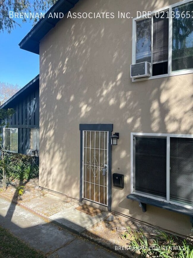 Building Photo - 11039 Via Parma