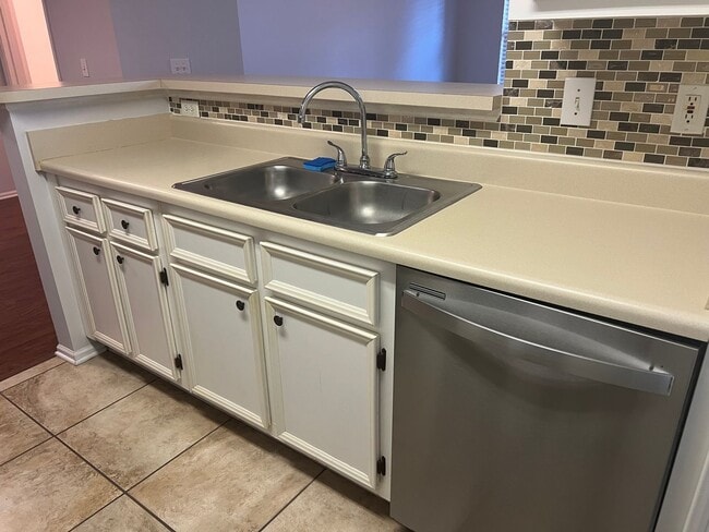 Building Photo - Great first floor unit at  Reserve at Wood...