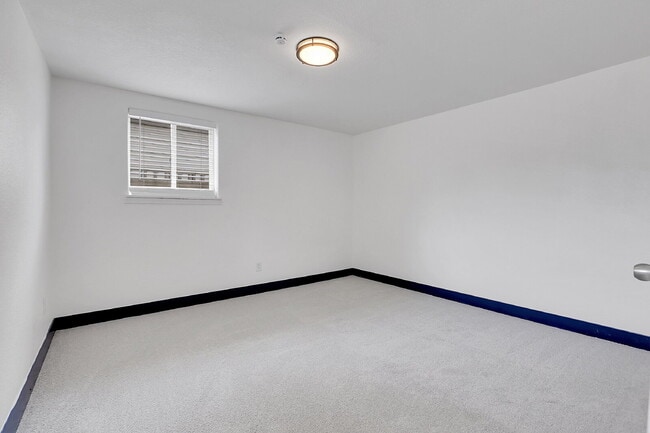 Building Photo - $2,850 - 3 Bed, 2 Bath Updated Home in Den...