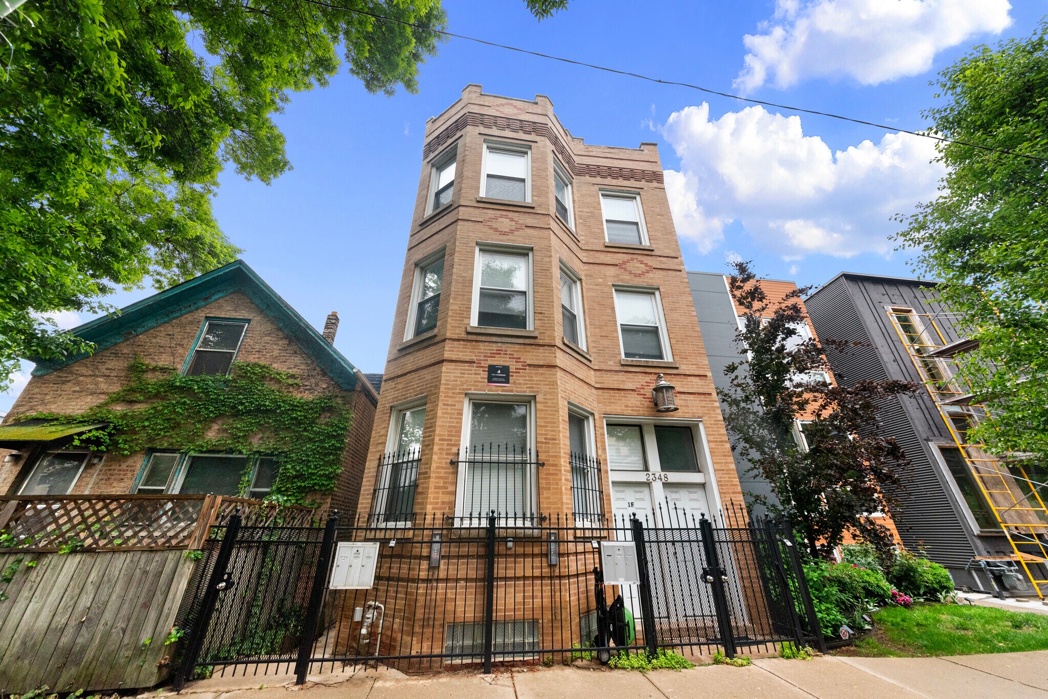 Building Photo - 2348 W Moffat St