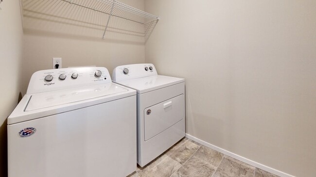 Building Photo - Large 3 Bedroom off of McWilliams, close t...