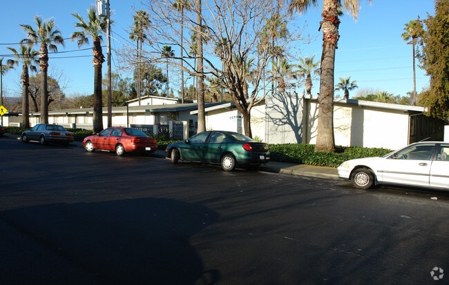 Building Photo - Fernmar