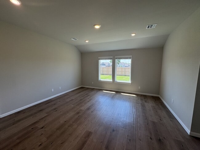 Building Photo - 15910 East 75th St N