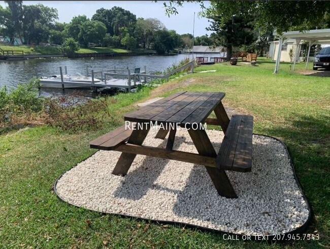 Building Photo - 516 SE 4th St