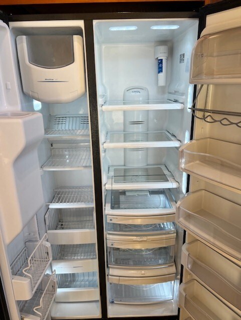 Building Photo - 880 Larkspur Dr