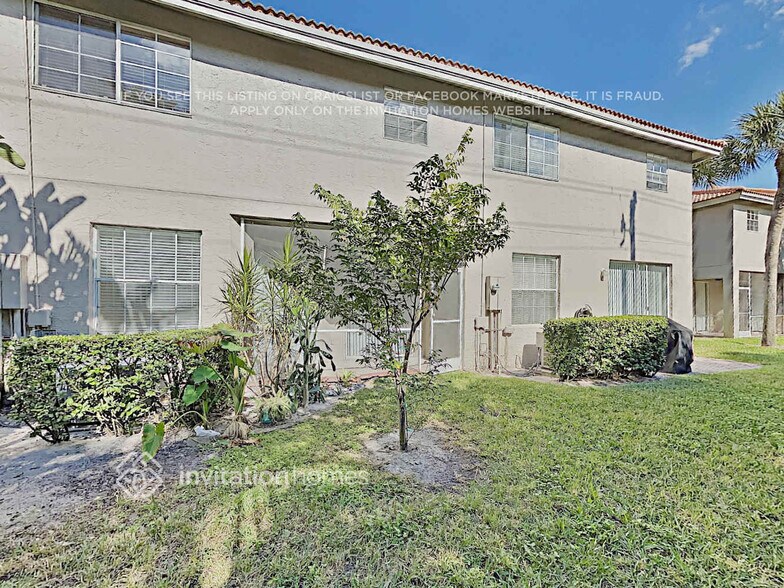 Building Photo - 20971 Vía Oleander