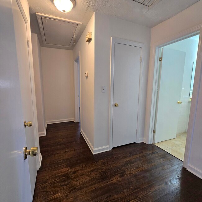 Building Photo - 1831 Shepherd Cir SW