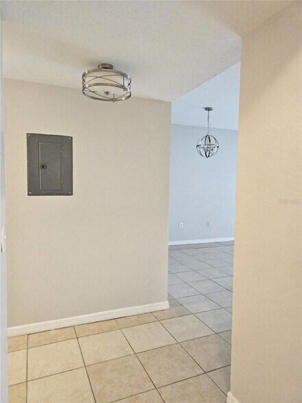 Building Photo - 6019 Portsdale Pl