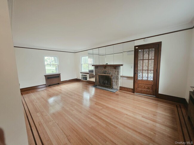 Building Photo - 180-15 Dalny Rd