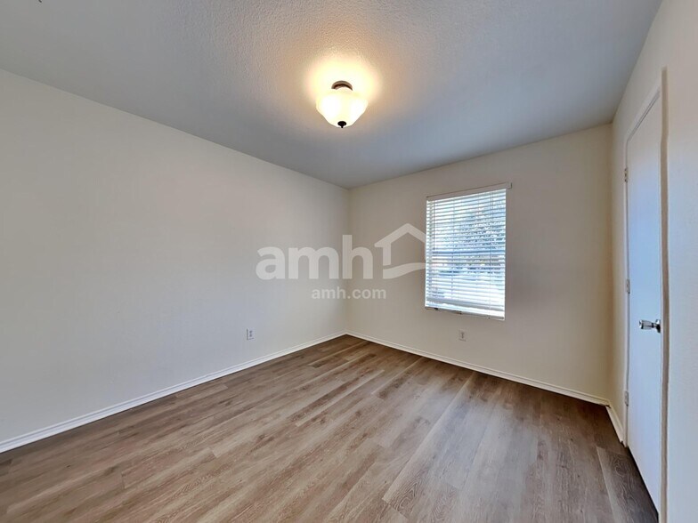 Building Photo - 812 Poncho Ln