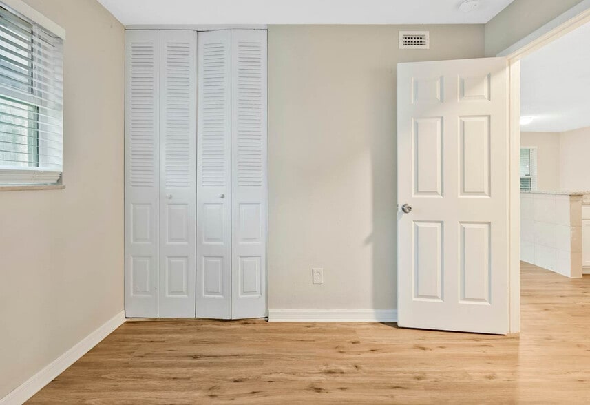 Building Photo - 1310 Celia Way