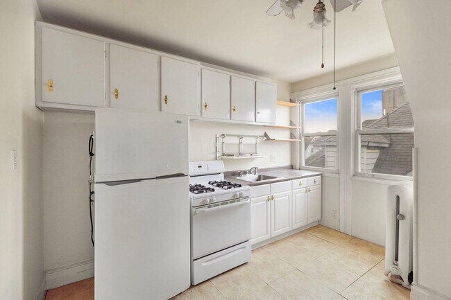 Building Photo - 6 Bonn Pl