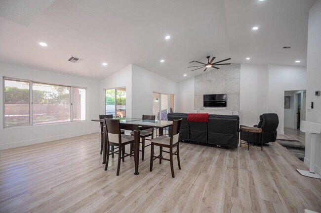 Building Photo - Sun CIty Summerlin 55+, Highly Upgraded, S...