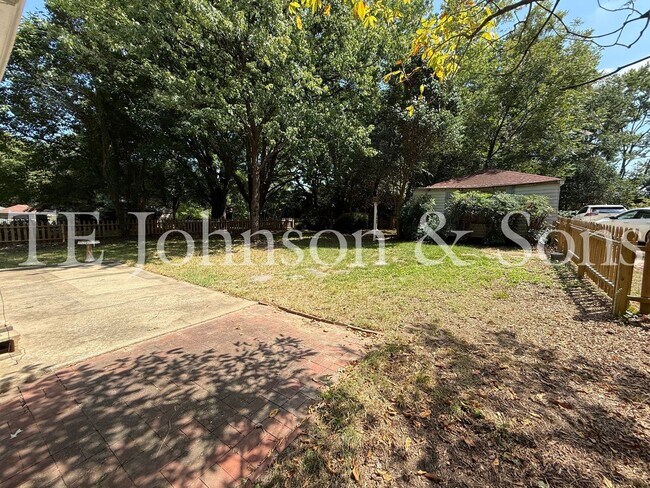 Building Photo - 817 S Hawthorne Rd