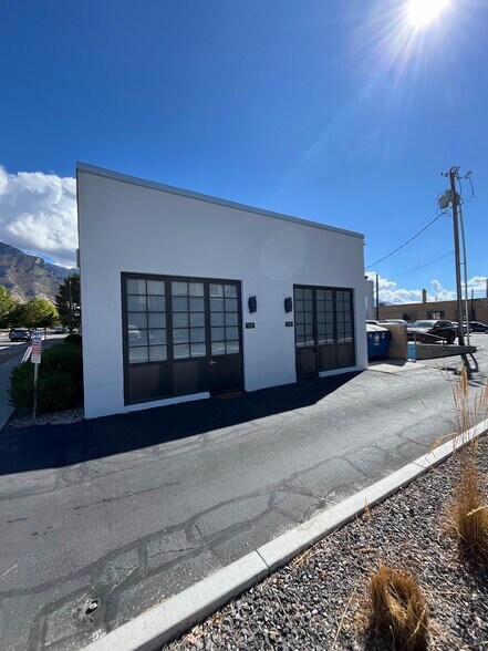 Building Photo - 25 W 400 S