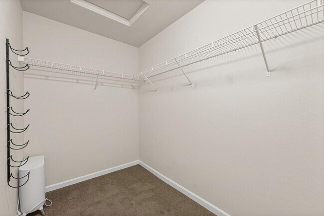 Building Photo - Fully Furnished 5-Bedroom Horizon Pointe H...