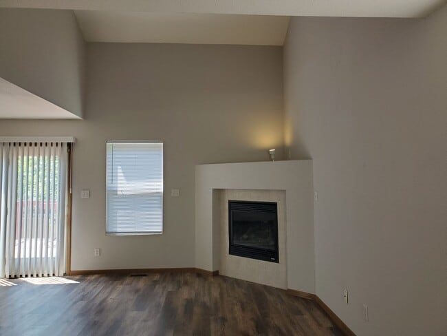 Building Photo - Beautiful 3BR, 3.5BTH home near Lake Sherwood. Washburn Rural Schools.