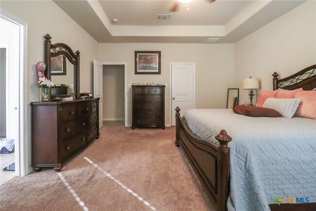 Building Photo - 802 Valentino Dr