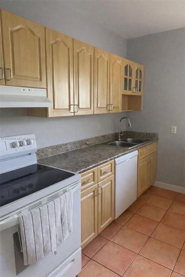 Building Photo - 9260 Bay Harbor Terrace