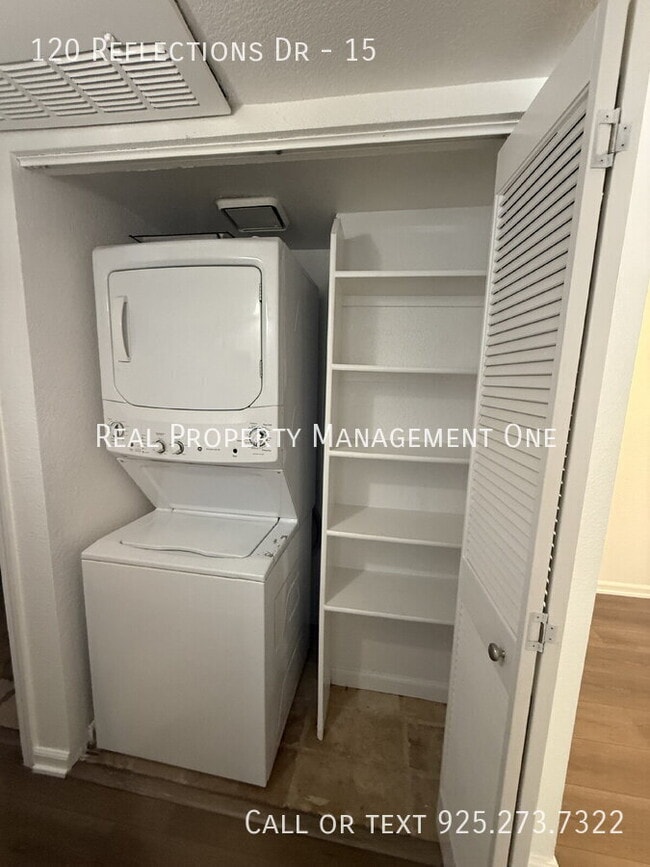 Building Photo - 120 Reflections Dr