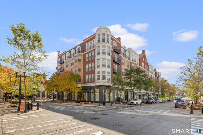 Building Photo - 85 Memorial Rd