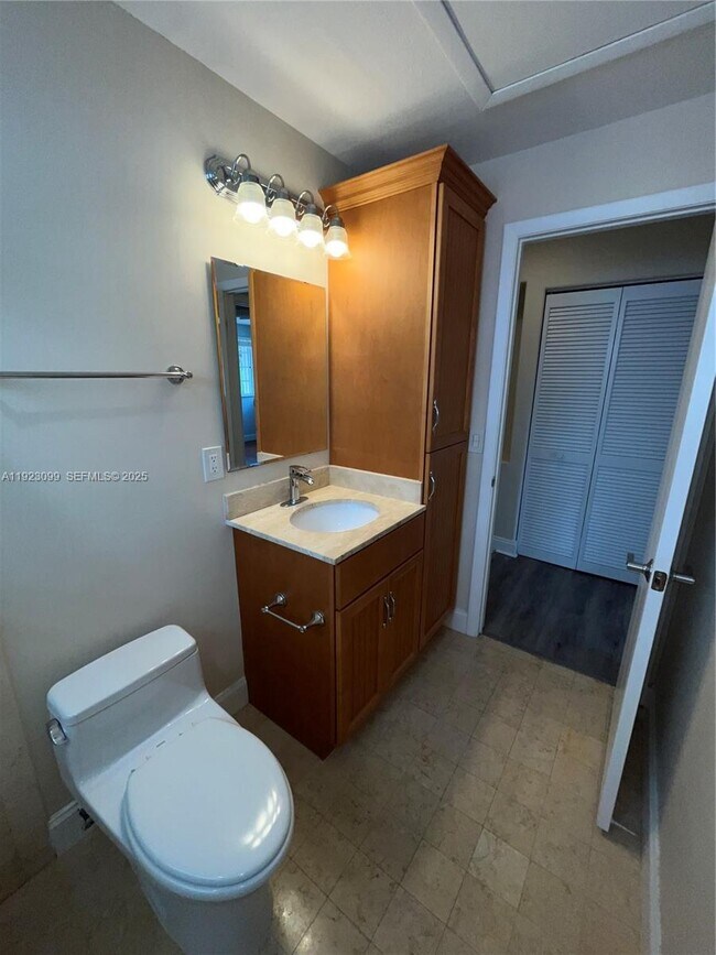 Building Photo - 1127 Laguna Springs Dr