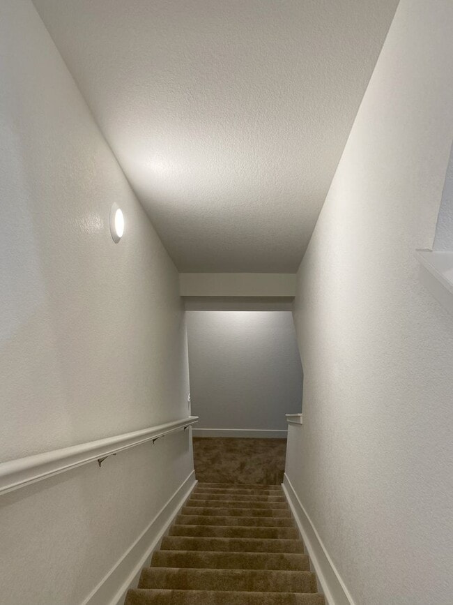 Building Photo - Stunning 4 bed 3.5 bath in Johnstown.