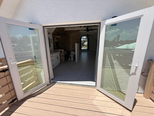 Building Photo - 5814 SE Orange Blossom Trail
