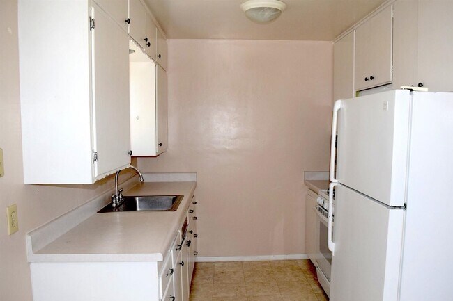 Building Photo - 6318 Almond Dr