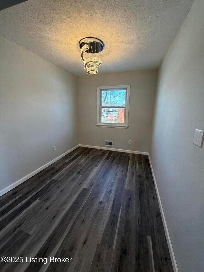 Building Photo - 5414 Bungalow Dr