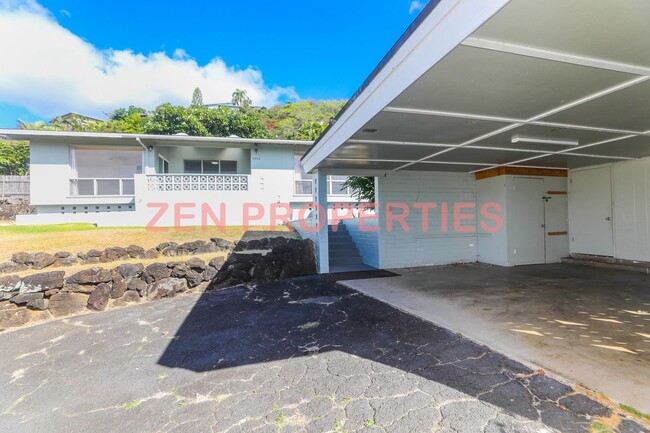 Building Photo - Lower Waialae Iki 3 Bedroom, 2 Bath Single...