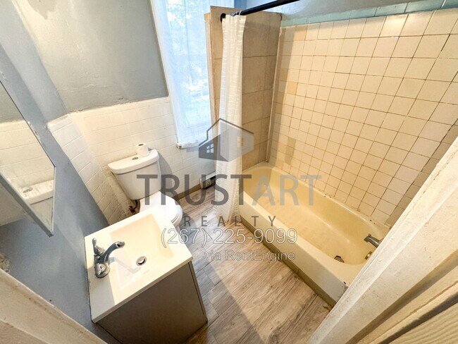 Building Photo - 3110 Custer St