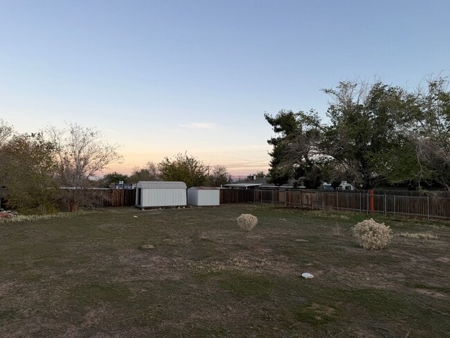 Building Photo - 14606 Riverside St