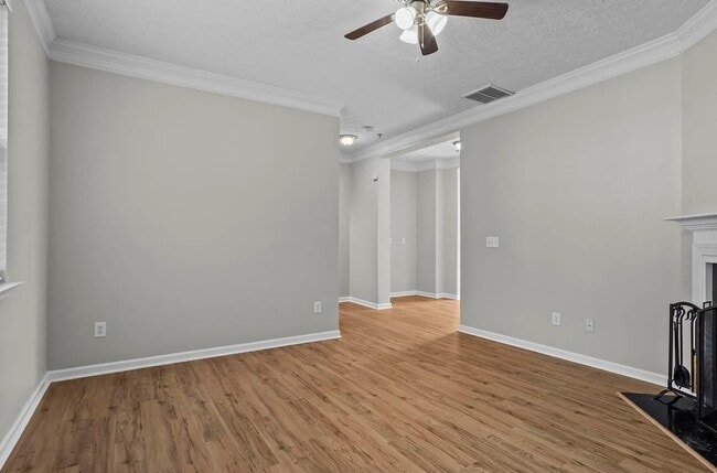 Building Photo - 216 Village Square Dr