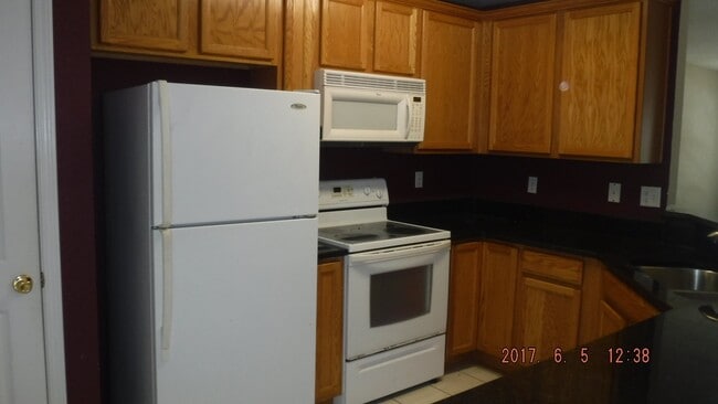 Building Photo - Two Bedroom, Two and half Bath Townhome
