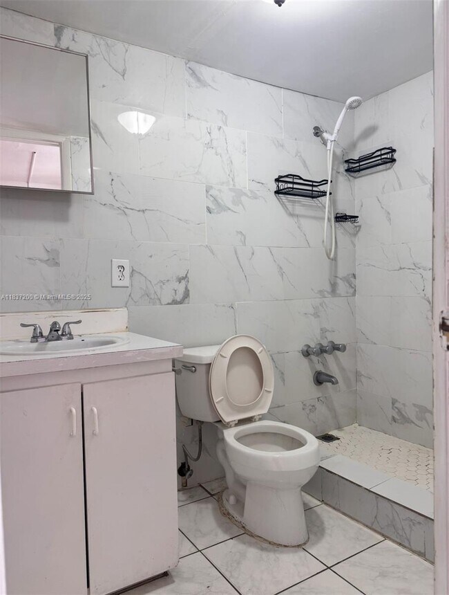 Building Photo - 1230 W 54th St