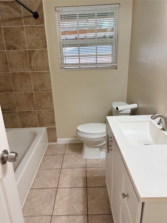 Building Photo - 2330 Hillshire Dr