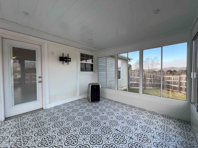 Building Photo - Modern 3BR Home in West Knoxville | Built 2017 | Fenced Yard | 2-Car Garage | Karns Schools