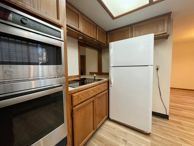 Building Photo - 2Bd/2Ba Unit Located in a Lovely Private Neighborhood in Happy Valley ~ Detached Garage, Washer &...