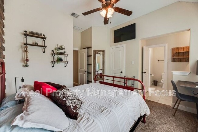 Building Photo - 3625 Funston Dr