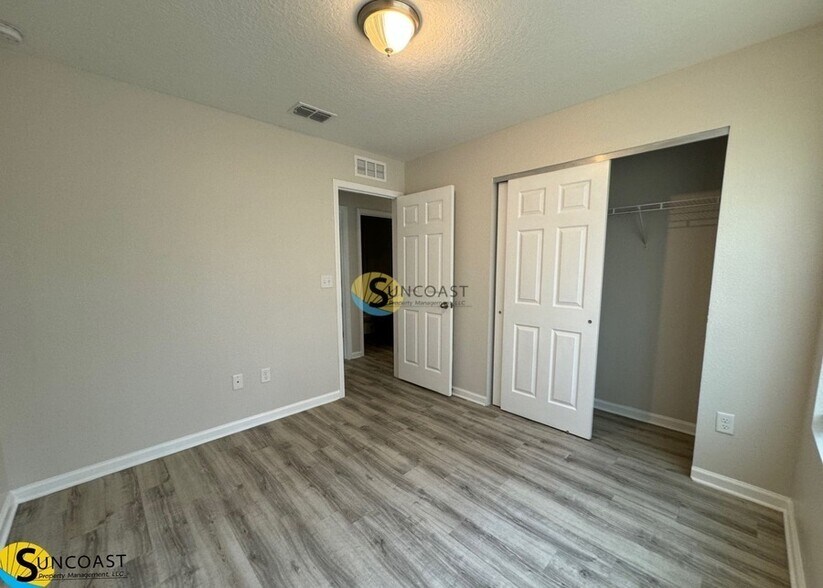 Building Photo - 8138 Ocala Ave