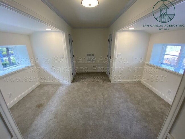 Building Photo - Completely Remodeled One Bedroom Carmel Hi...