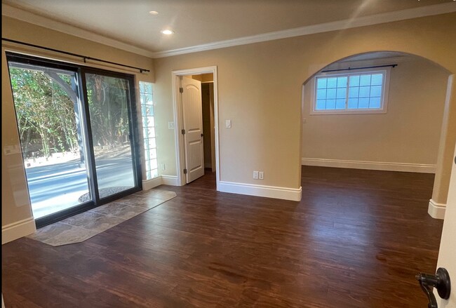 Building Photo - Call for your Private Showing! - Rent Ready September 1st