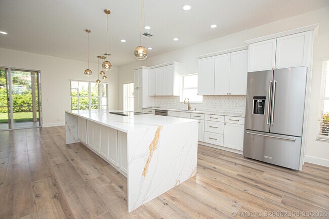 Building Photo - 10881 La Salinas Cir