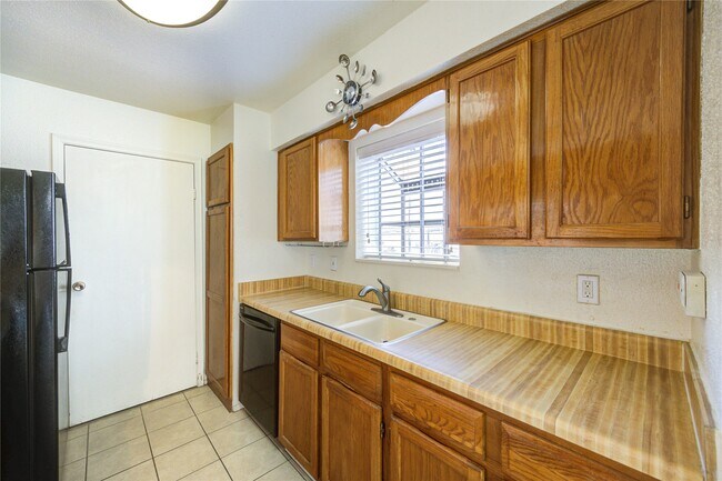 Building Photo - 6500 Sands Point Dr