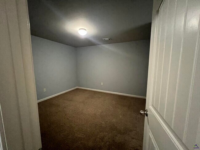 Building Photo - 204 Arden Dr
